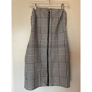 4/$25 | Strapless B&W body con dress